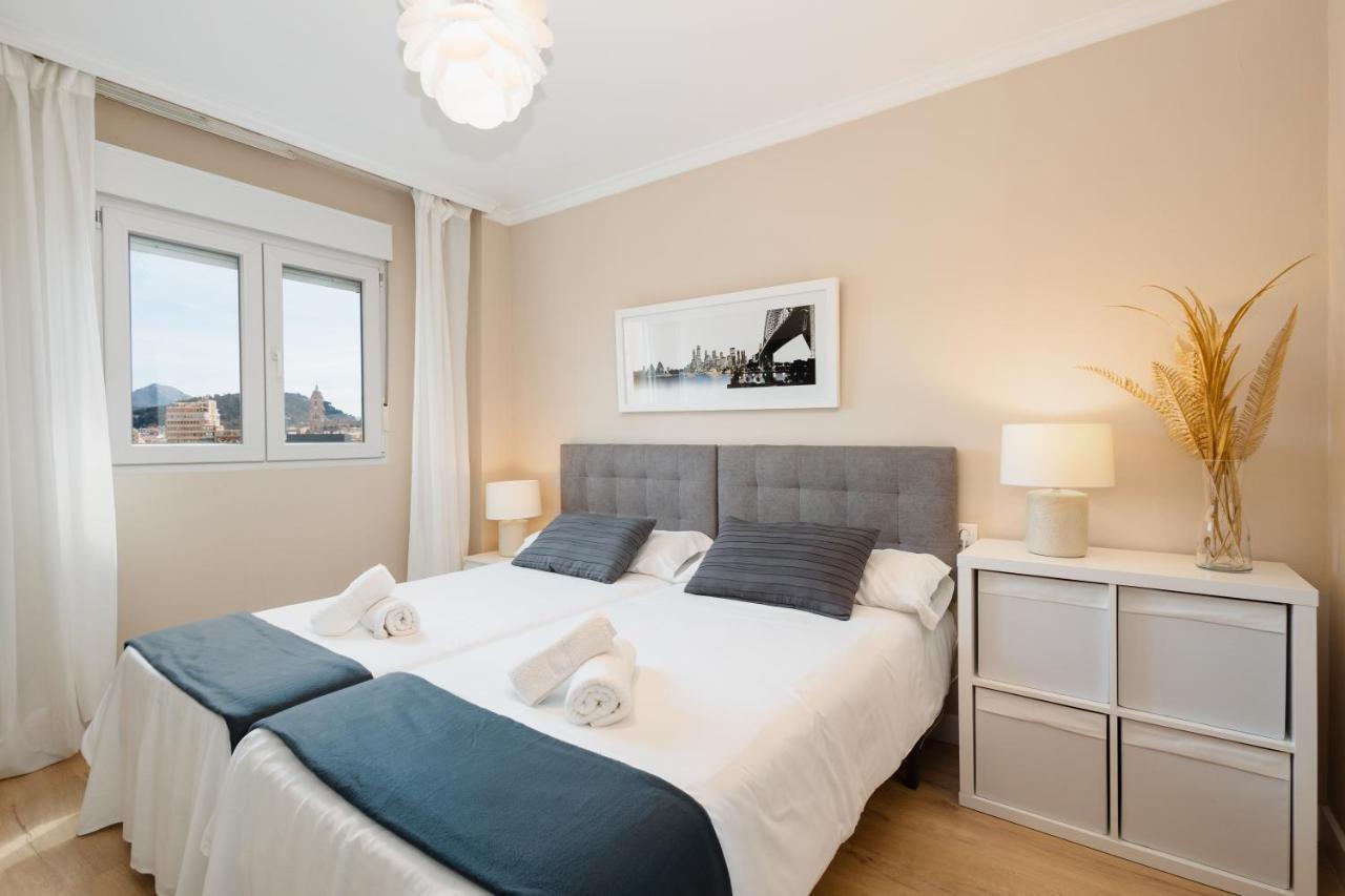 In The Historic Center Of Malaga, Very Close To The Beach And The Ave Train Station, With Private Parking Luaran gambar