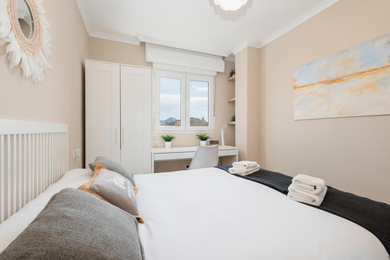 In The Historic Center Of Malaga, Very Close To The Beach And The Ave Train Station, With Private Parking Luaran gambar