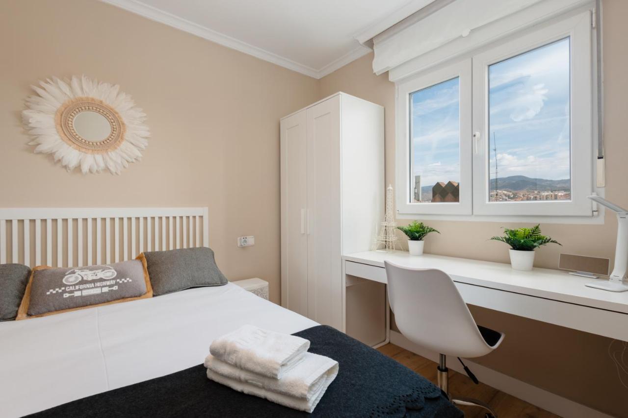 In The Historic Center Of Malaga, Very Close To The Beach And The Ave Train Station, With Private Parking Luaran gambar
