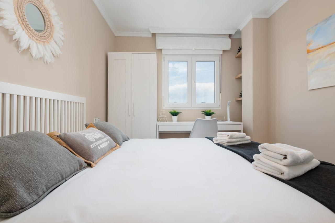 In The Historic Center Of Malaga, Very Close To The Beach And The Ave Train Station, With Private Parking Luaran gambar