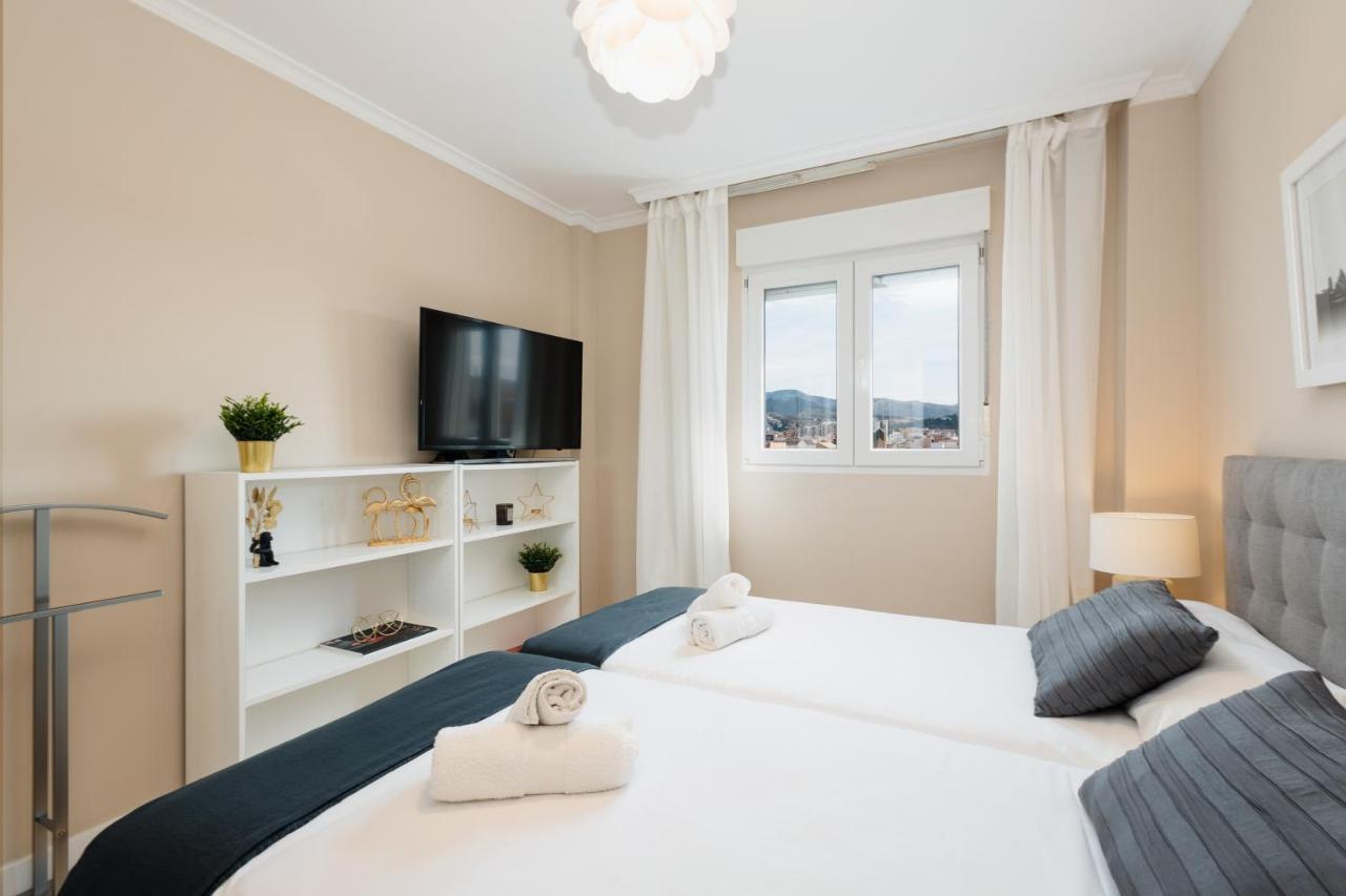 In The Historic Center Of Malaga, Very Close To The Beach And The Ave Train Station, With Private Parking Luaran gambar