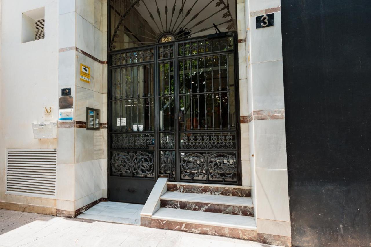 In The Historic Center Of Malaga, Very Close To The Beach And The Ave Train Station, With Private Parking Luaran gambar