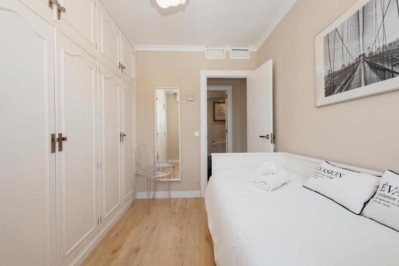 In The Historic Center Of Malaga, Very Close To The Beach And The Ave Train Station, With Private Parking Luaran gambar