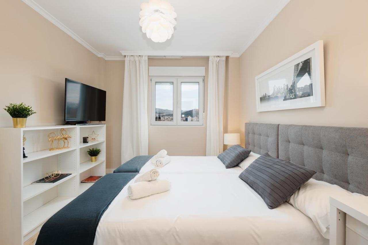 In The Historic Center Of Malaga, Very Close To The Beach And The Ave Train Station, With Private Parking Luaran gambar