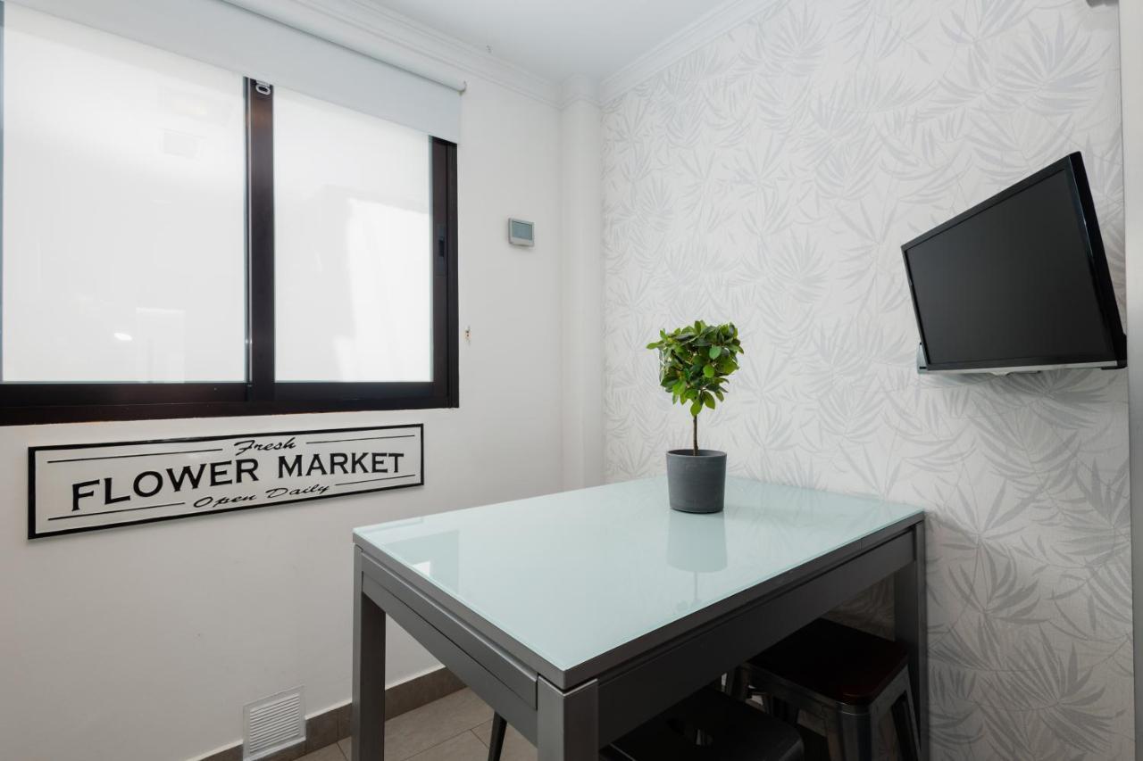 In The Historic Center Of Malaga, Very Close To The Beach And The Ave Train Station, With Private Parking Luaran gambar