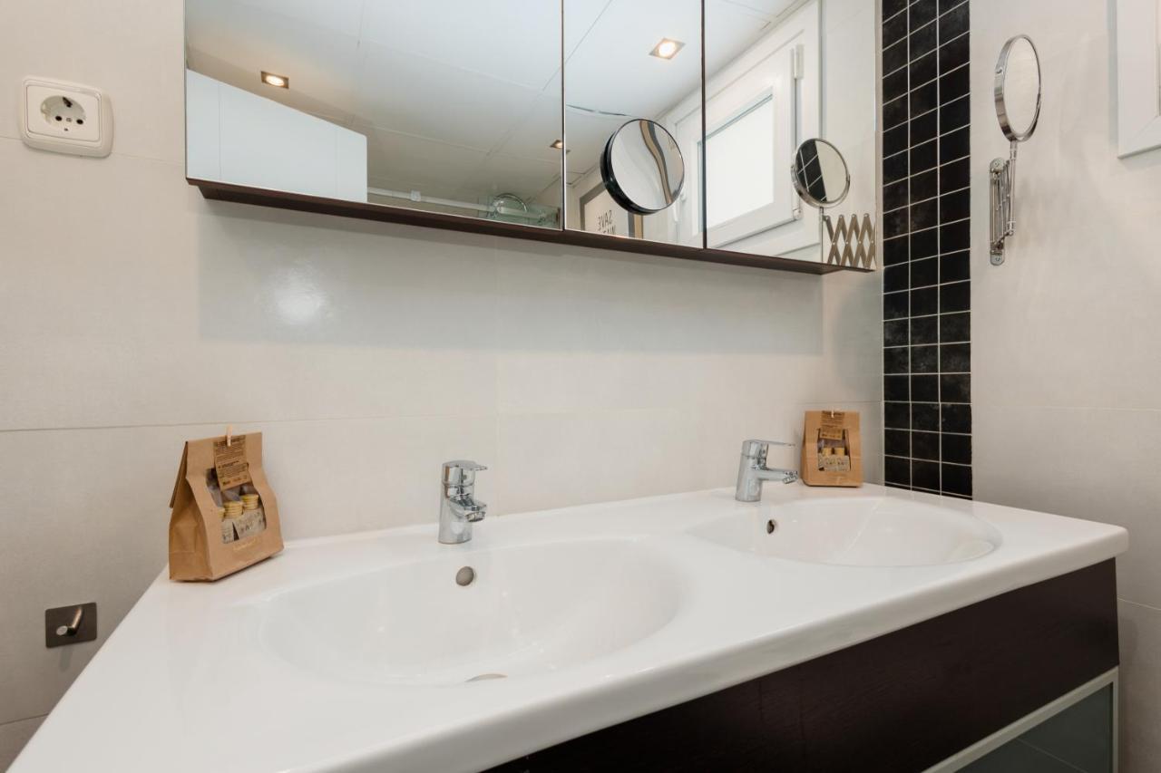 In The Historic Center Of Malaga, Very Close To The Beach And The Ave Train Station, With Private Parking Luaran gambar